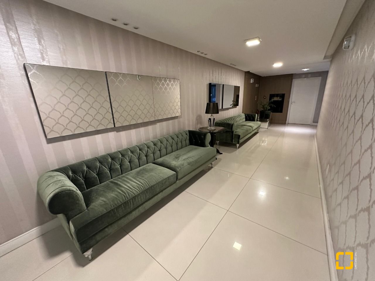 Apartamento com 130m², 6 quartos (sendo 3 suítes), 3 garagens, no bairro Centro em Florianópolis