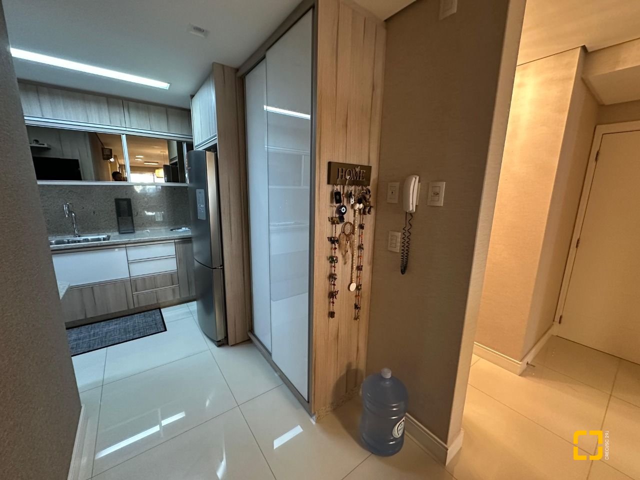 Apartamento com 130m², 6 quartos (sendo 3 suítes), 3 garagens, no bairro Centro em Florianópolis