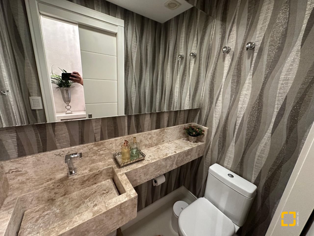 Apartamento com 130m², 6 quartos (sendo 3 suítes), 3 garagens, no bairro Centro em Florianópolis
