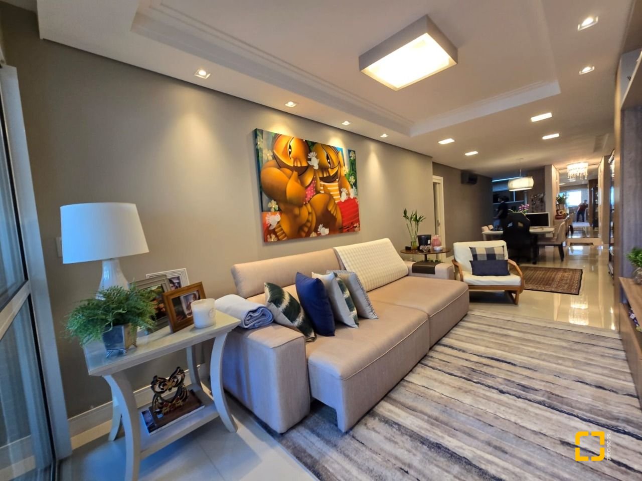 Apartamento com 130m², 6 quartos (sendo 3 suítes), 3 garagens, no bairro Centro em Florianópolis