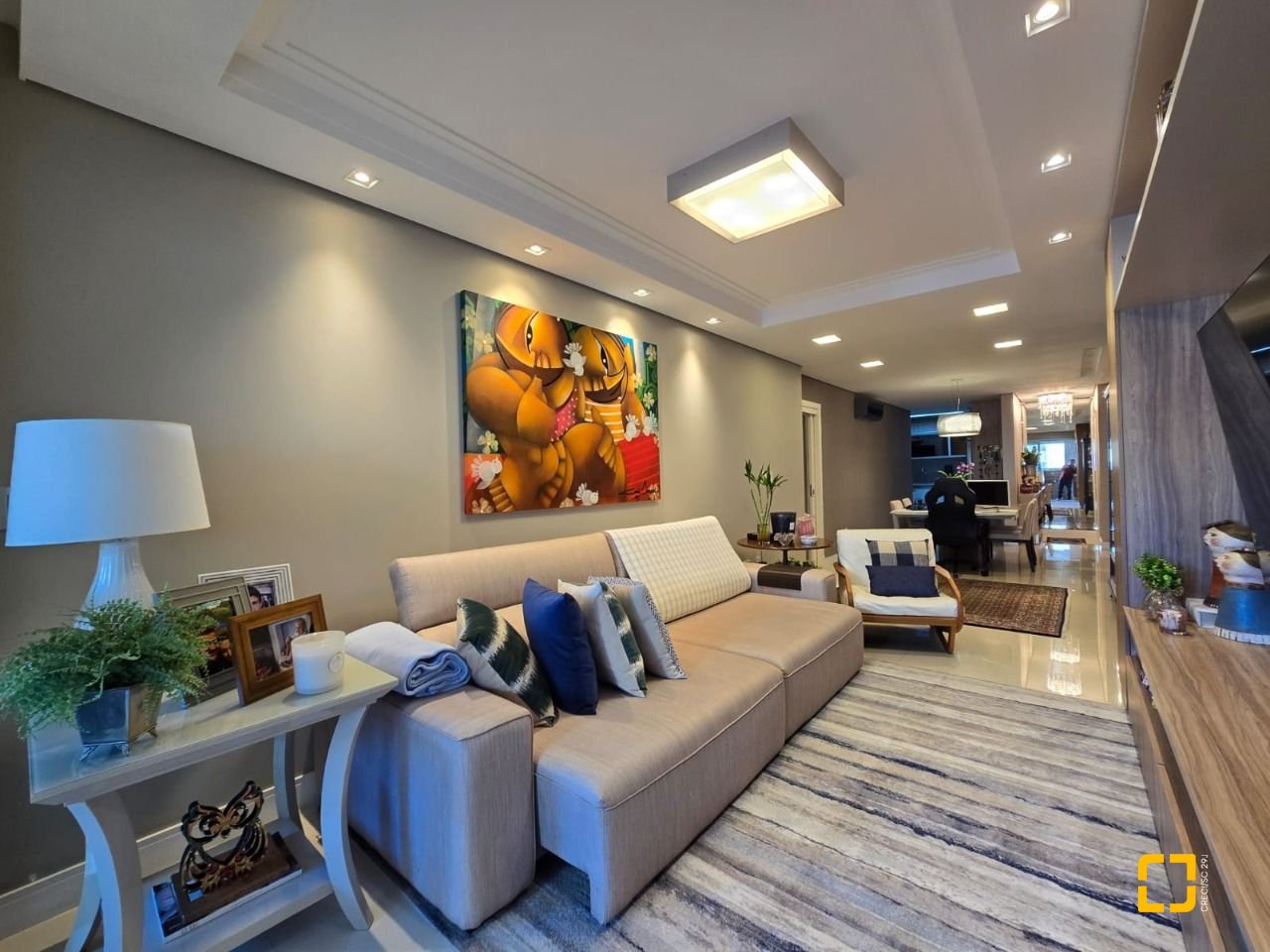 Apartamento com 130m², 6 quartos (sendo 3 suítes), 3 garagens, no bairro Centro em Florianópolis