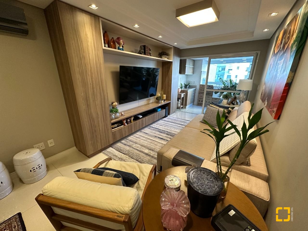 Apartamento com 130m², 6 quartos (sendo 3 suítes), 3 garagens, no bairro Centro em Florianópolis