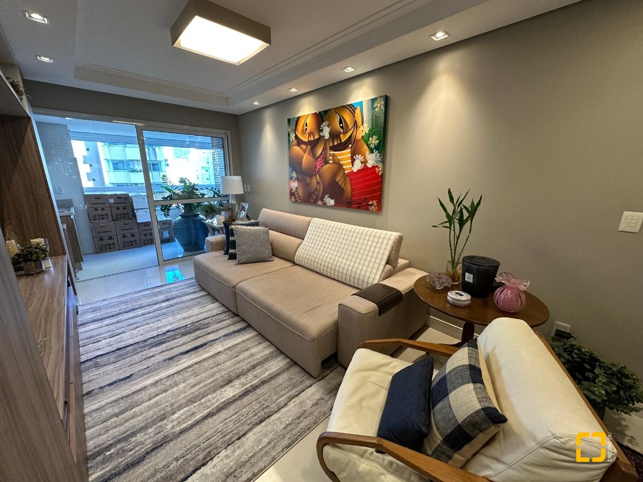 Apartamento com 130m², 6 quartos (sendo 3 suítes), 3 garagens, no bairro Centro em Florianópolis
