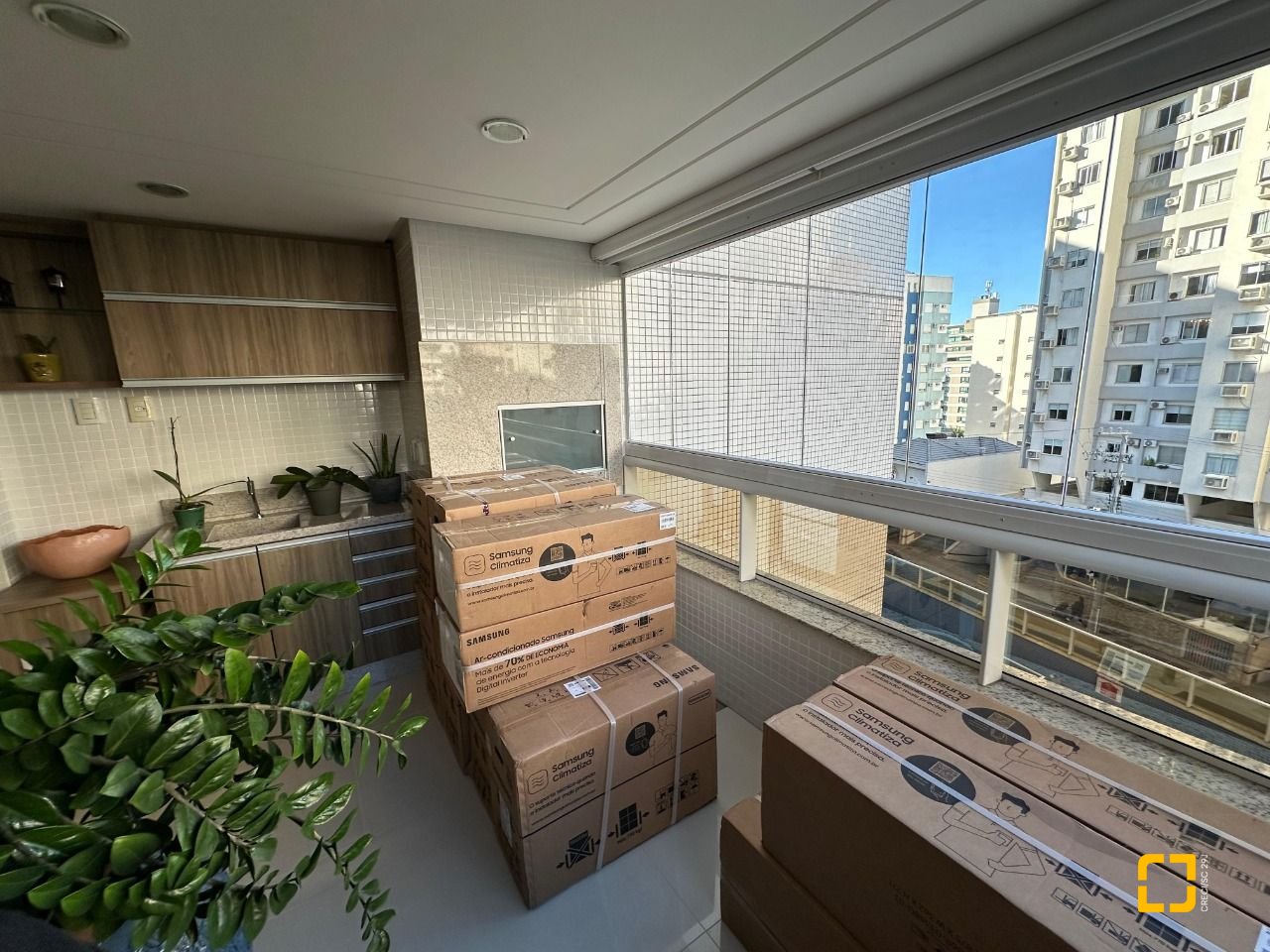 Apartamento com 130m², 6 quartos (sendo 3 suítes), 3 garagens, no bairro Centro em Florianópolis