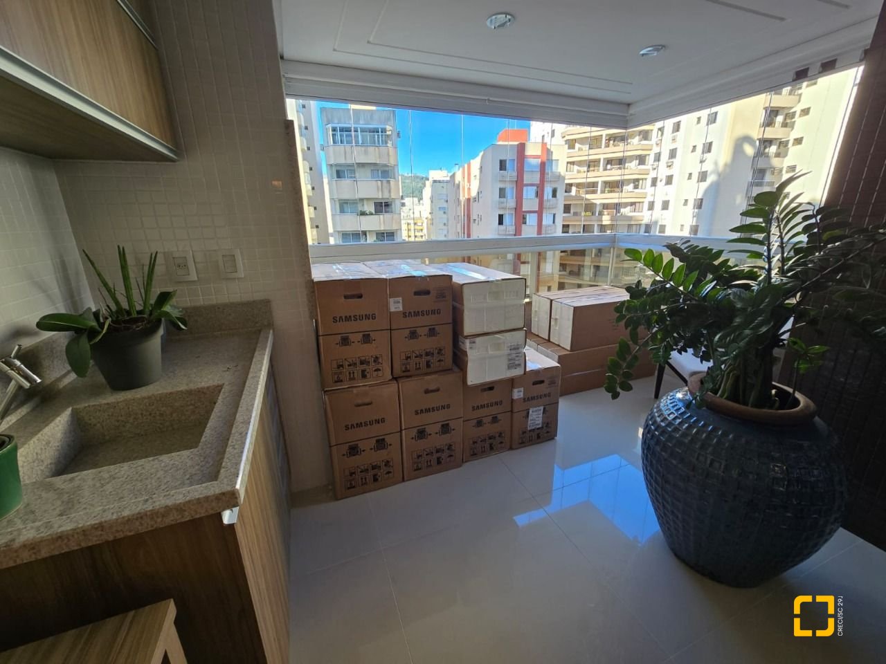 Apartamento com 130m², 6 quartos (sendo 3 suítes), 3 garagens, no bairro Centro em Florianópolis