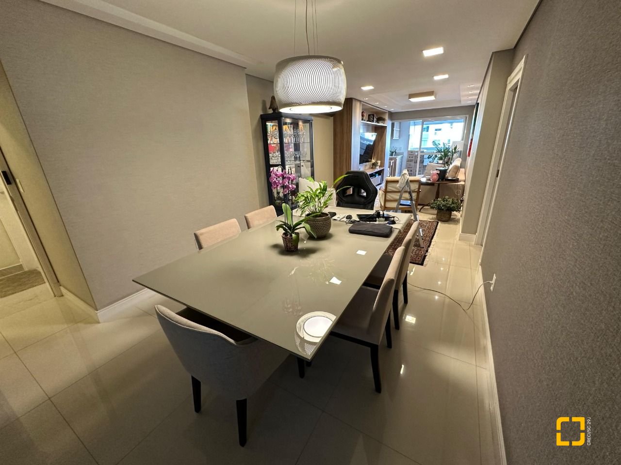 Apartamento com 130m², 6 quartos (sendo 3 suítes), 3 garagens, no bairro Centro em Florianópolis