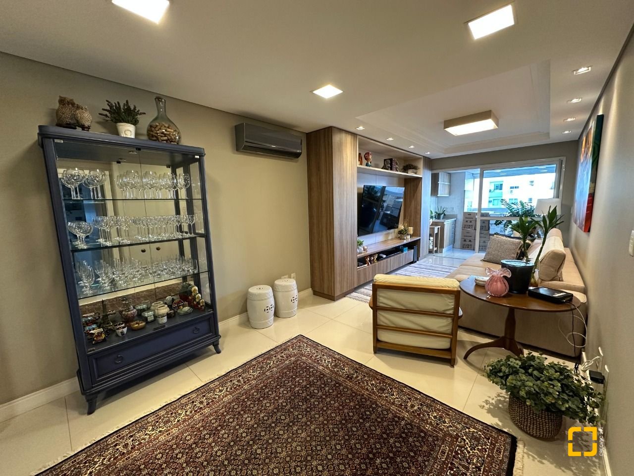 Apartamento com 130m², 6 quartos (sendo 3 suítes), 3 garagens, no bairro Centro em Florianópolis