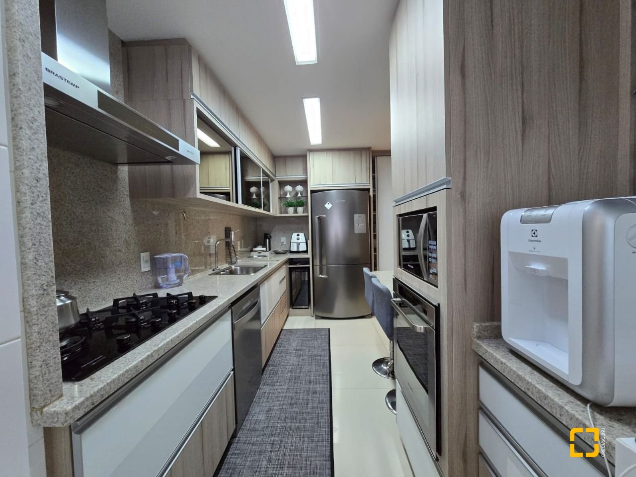 Apartamento com 130m², 6 quartos (sendo 3 suítes), 3 garagens, no bairro Centro em Florianópolis