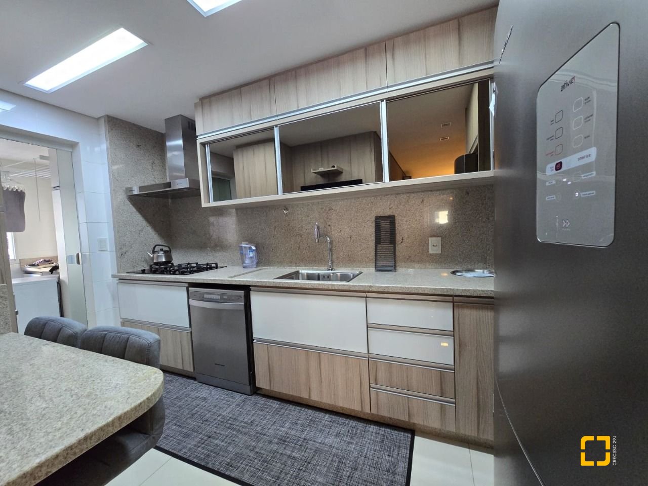 Apartamento com 130m², 6 quartos (sendo 3 suítes), 3 garagens, no bairro Centro em Florianópolis