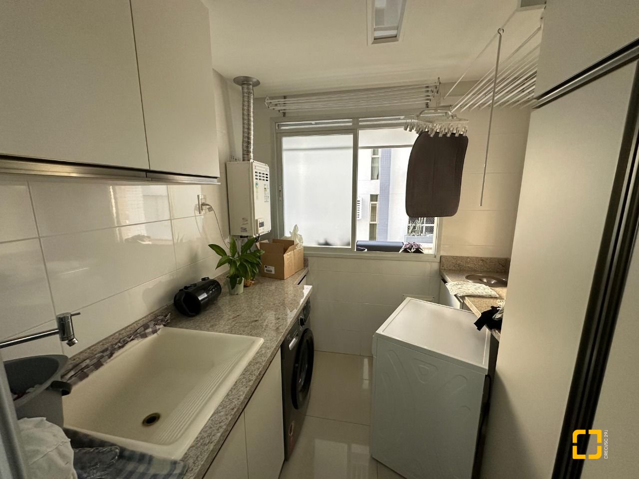 Apartamento com 130m², 6 quartos (sendo 3 suítes), 3 garagens, no bairro Centro em Florianópolis