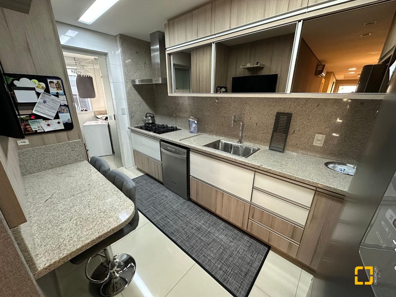 Apartamento com 130m², 6 quartos (sendo 3 suítes), 3 garagens, no bairro Centro em Florianópolis