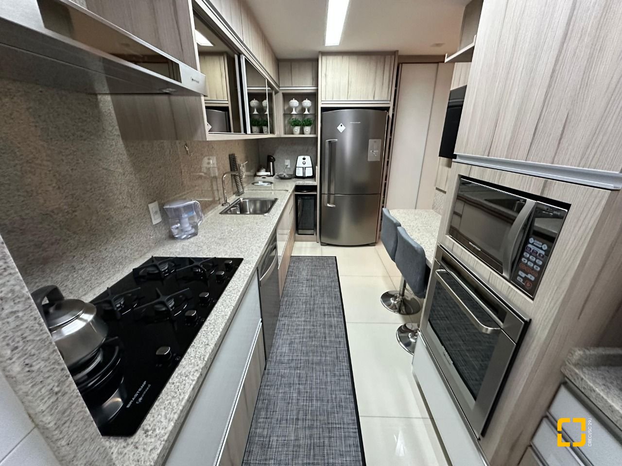Apartamento com 130m², 6 quartos (sendo 3 suítes), 3 garagens, no bairro Centro em Florianópolis