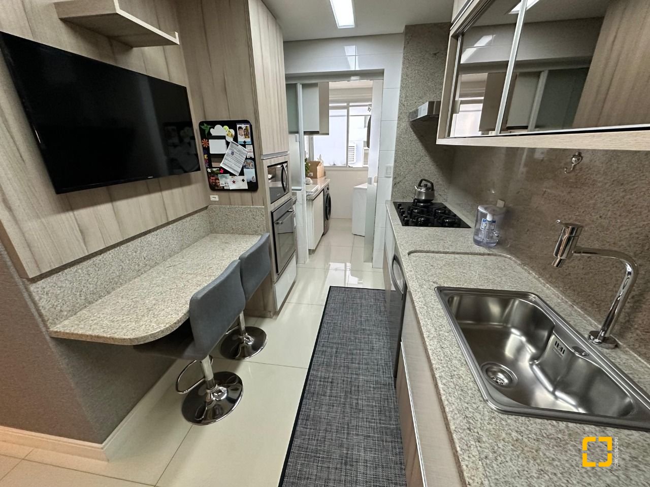Apartamento com 130m², 6 quartos (sendo 3 suítes), 3 garagens, no bairro Centro em Florianópolis