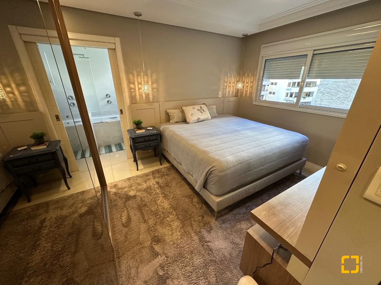 Apartamento com 130m², 6 quartos (sendo 3 suítes), 3 garagens, no bairro Centro em Florianópolis