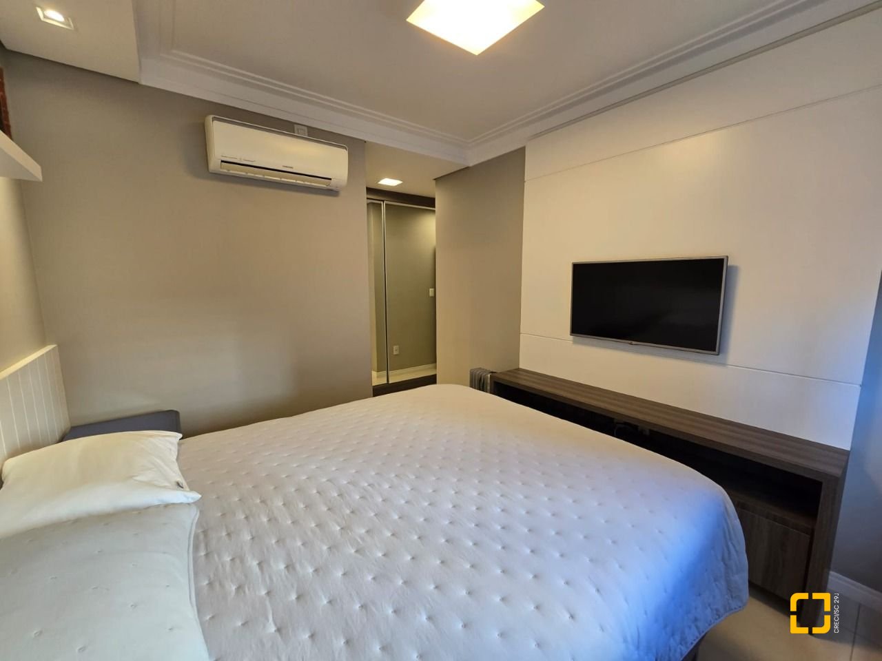 Apartamento com 130m², 6 quartos (sendo 3 suítes), 3 garagens, no bairro Centro em Florianópolis