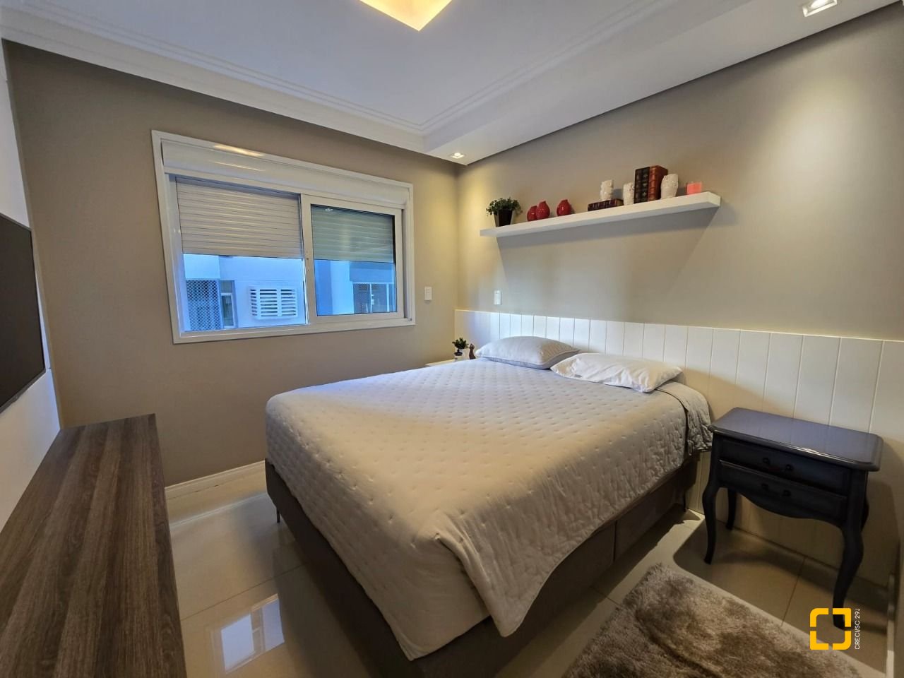 Apartamento com 130m², 6 quartos (sendo 3 suítes), 3 garagens, no bairro Centro em Florianópolis