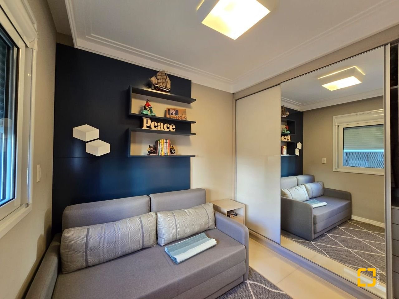 Apartamento com 130m², 6 quartos (sendo 3 suítes), 3 garagens, no bairro Centro em Florianópolis