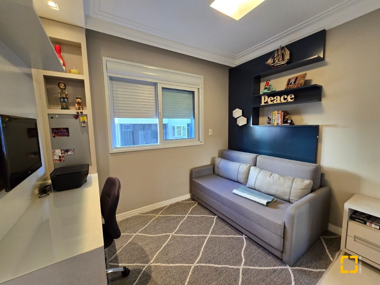 Apartamento com 130m², 6 quartos (sendo 3 suítes), 3 garagens, no bairro Centro em Florianópolis