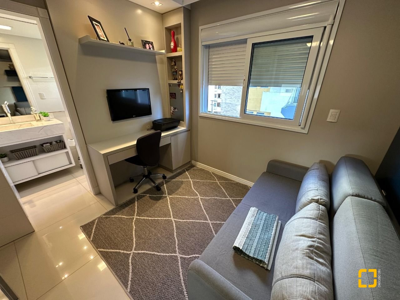 Apartamento com 130m², 6 quartos (sendo 3 suítes), 3 garagens, no bairro Centro em Florianópolis