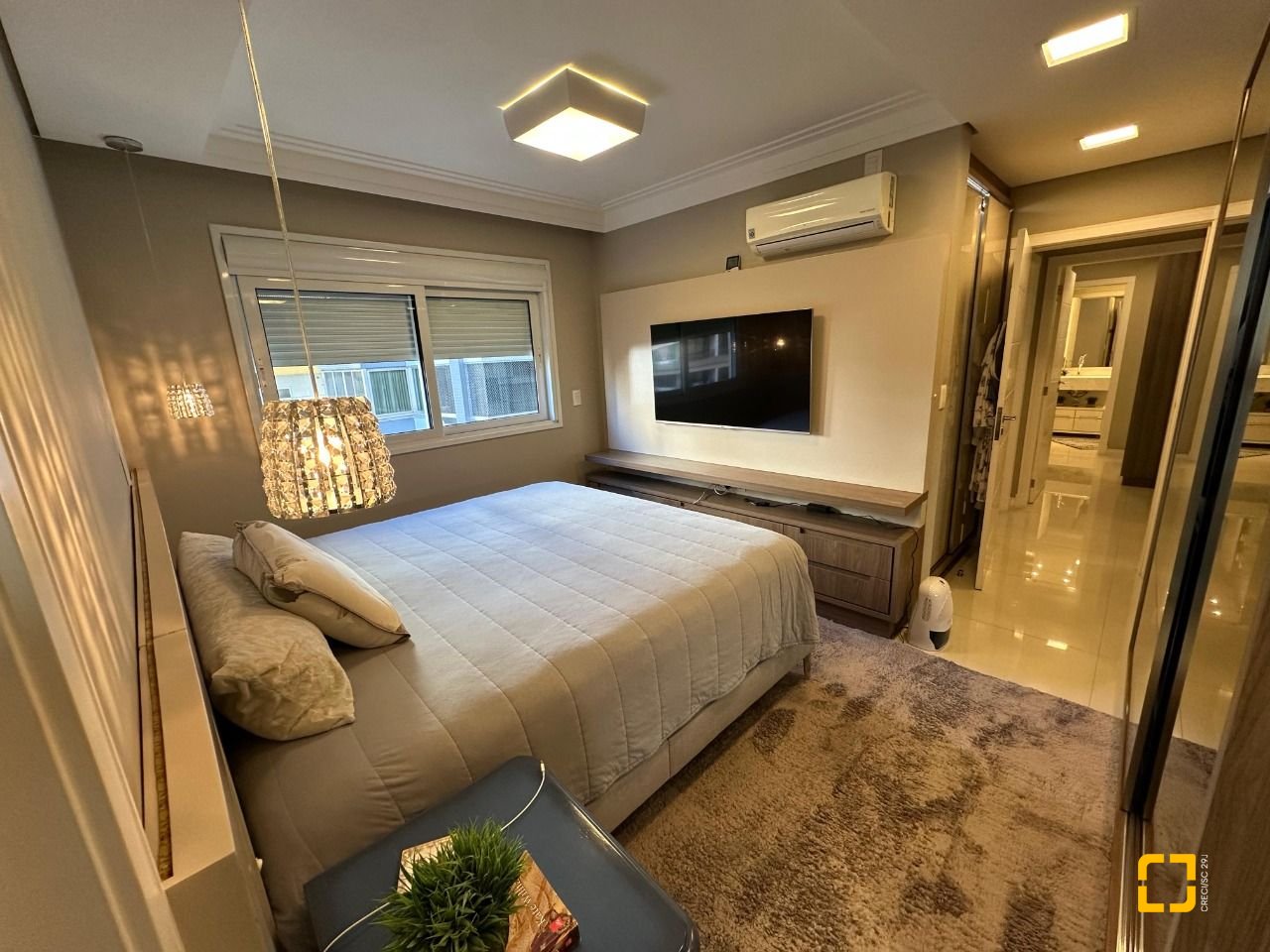 Apartamento com 130m², 6 quartos (sendo 3 suítes), 3 garagens, no bairro Centro em Florianópolis