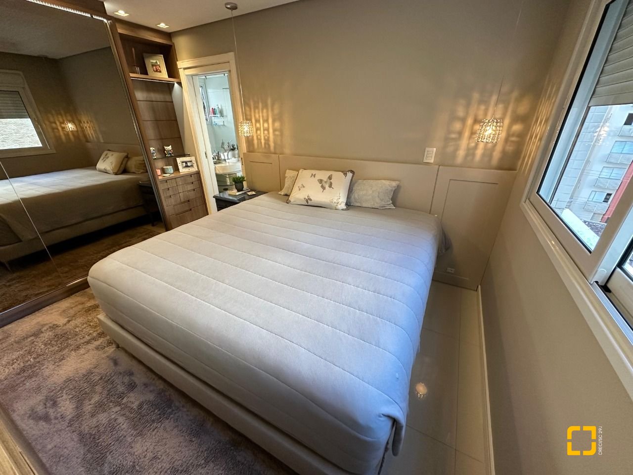 Apartamento com 130m², 6 quartos (sendo 3 suítes), 3 garagens, no bairro Centro em Florianópolis