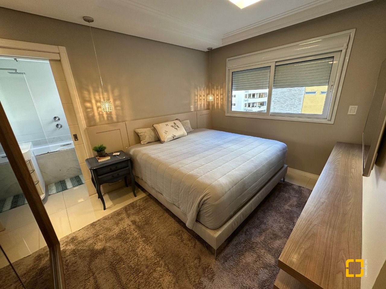 Apartamento com 130m², 6 quartos (sendo 3 suítes), 3 garagens, no bairro Centro em Florianópolis