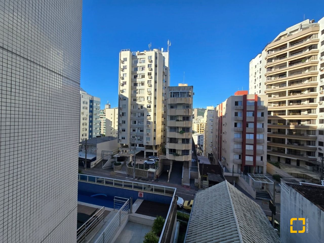 Apartamento com 130m², 6 quartos (sendo 3 suítes), 3 garagens, no bairro Centro em Florianópolis
