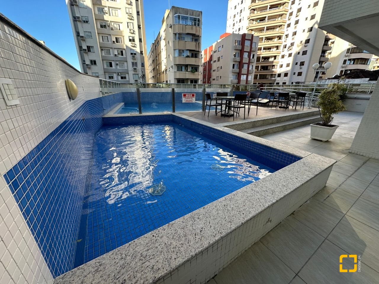Apartamento com 130m², 6 quartos (sendo 3 suítes), 3 garagens, no bairro Centro em Florianópolis