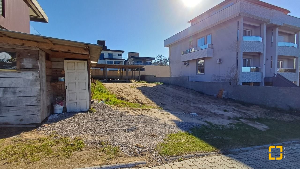 Terreno com 490m², no bairro Ingleses do Rio Vermelho em Florianópolis