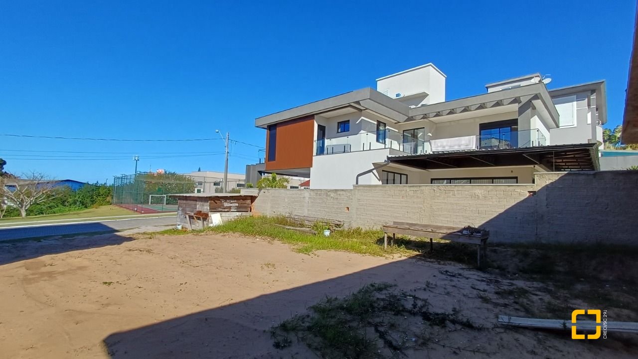 Terreno com 490m², no bairro Ingleses do Rio Vermelho em Florianópolis