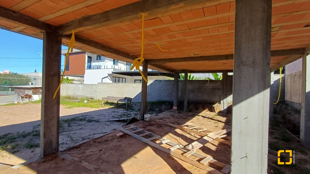 Terreno com 490m², no bairro Ingleses do Rio Vermelho em Florianópolis