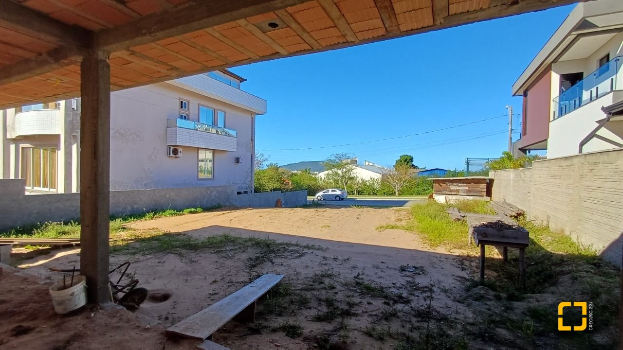 Terreno com 490m², no bairro Ingleses do Rio Vermelho em Florianópolis