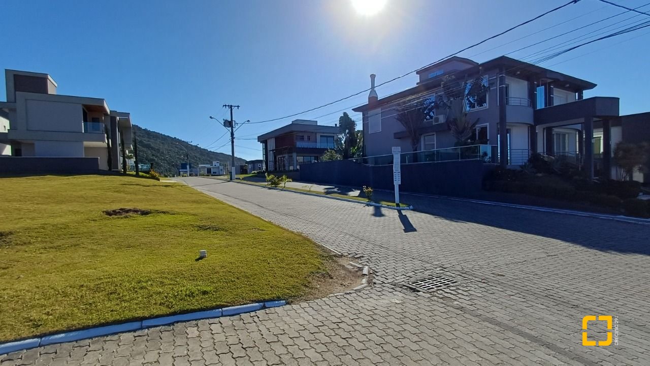 Terreno com 490m², no bairro Ingleses do Rio Vermelho em Florianópolis