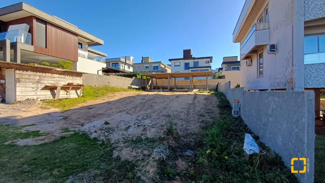 Terreno com 490m², no bairro Ingleses do Rio Vermelho em Florianópolis