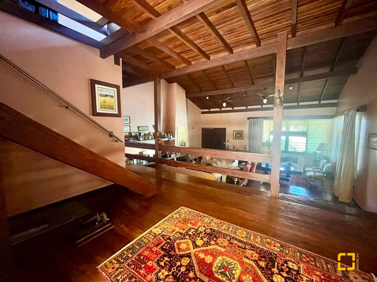 Casa com 392m², 4 quartos (sendo 1 suíte), 4 garagens, no bairro Lagoa da Conceição em Florianópolis