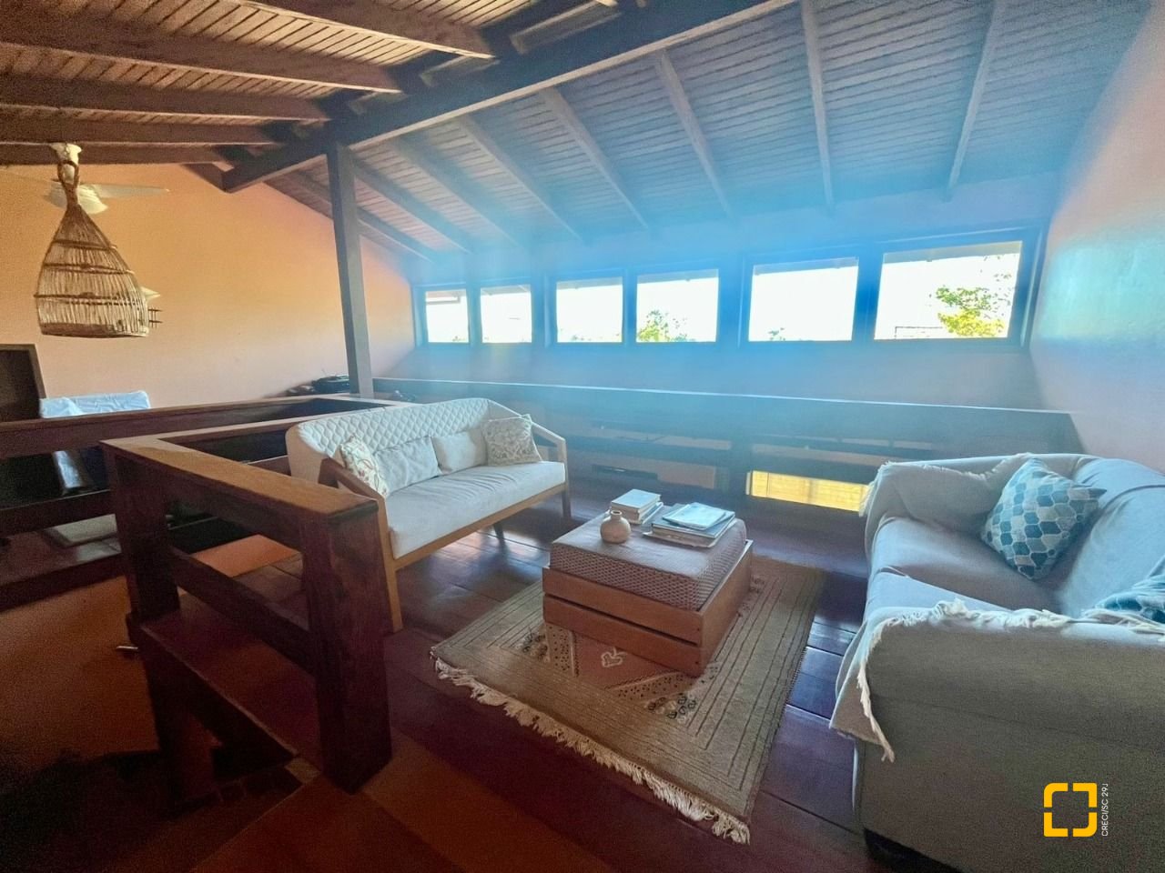 Casa com 392m², 4 quartos (sendo 1 suíte), 4 garagens, no bairro Lagoa da Conceição em Florianópolis