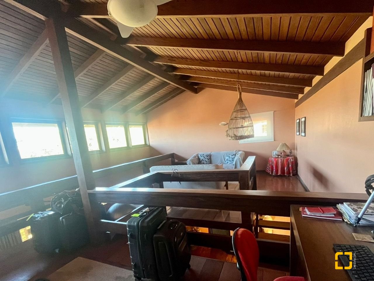 Casa com 392m², 4 quartos (sendo 1 suíte), 4 garagens, no bairro Lagoa da Conceição em Florianópolis