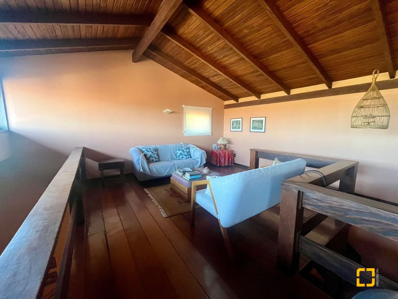 Casa com 392m², 4 quartos (sendo 1 suíte), 4 garagens, no bairro Lagoa da Conceição em Florianópolis