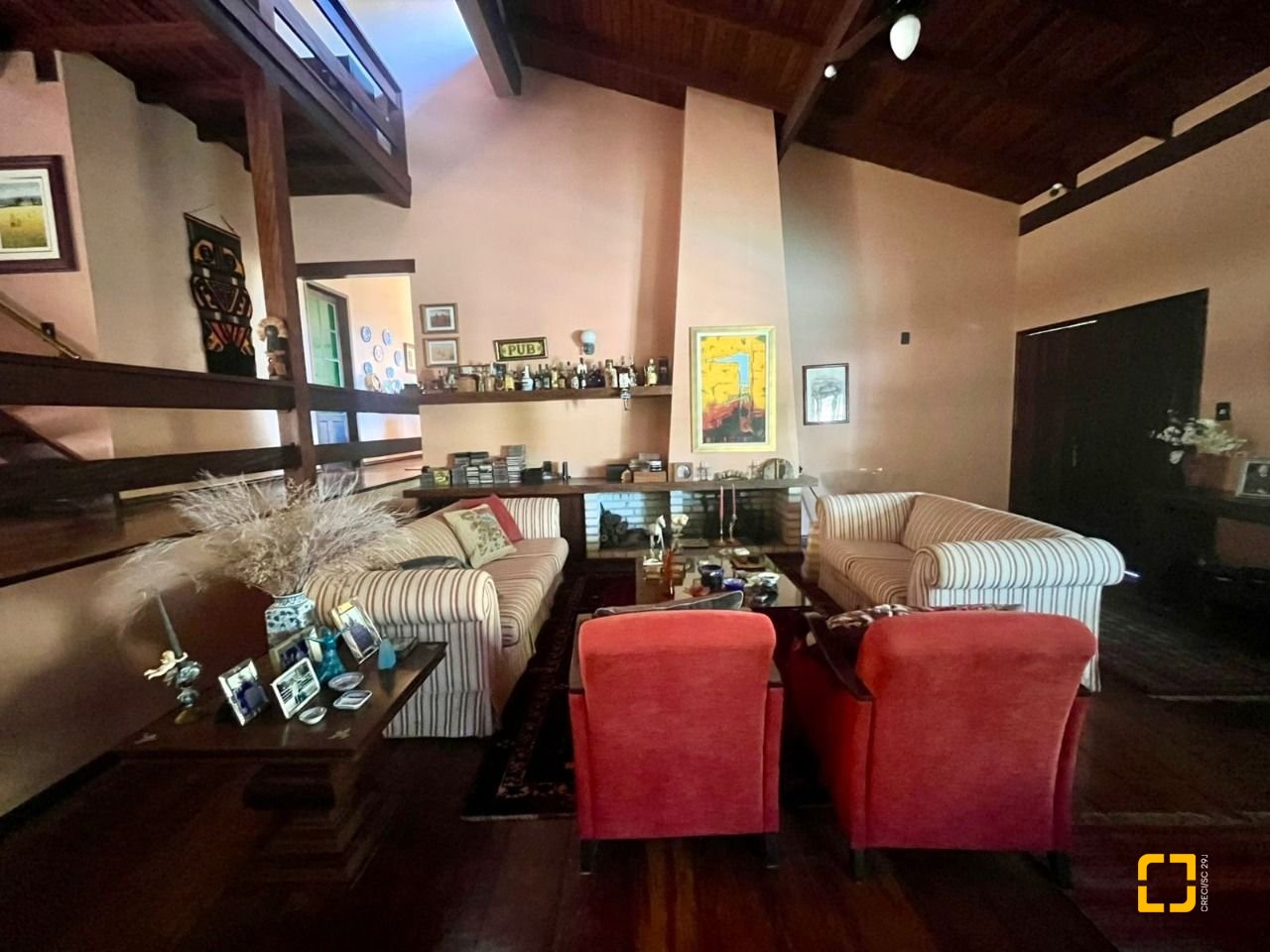 Casa com 392m², 4 quartos (sendo 1 suíte), 4 garagens, no bairro Lagoa da Conceição em Florianópolis