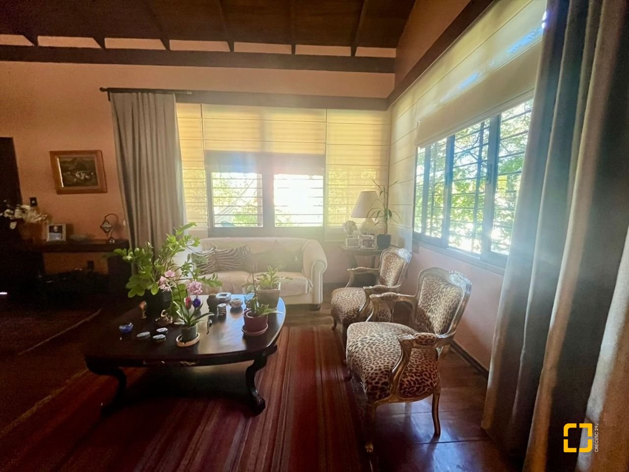 Casa com 392m², 4 quartos (sendo 1 suíte), 4 garagens, no bairro Lagoa da Conceição em Florianópolis