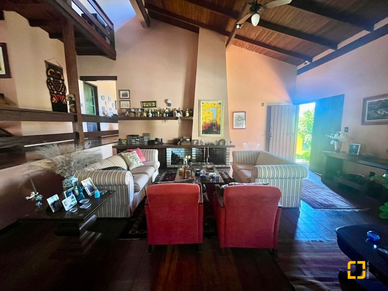 Casa com 392m², 4 quartos (sendo 1 suíte), 4 garagens, no bairro Lagoa da Conceição em Florianópolis
