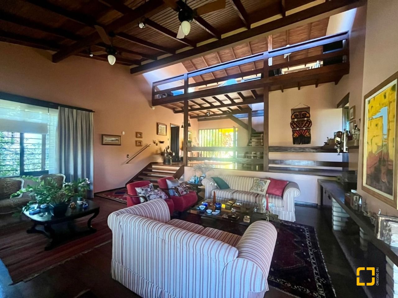 Casa com 392m², 4 quartos (sendo 1 suíte), 4 garagens, no bairro Lagoa da Conceição em Florianópolis