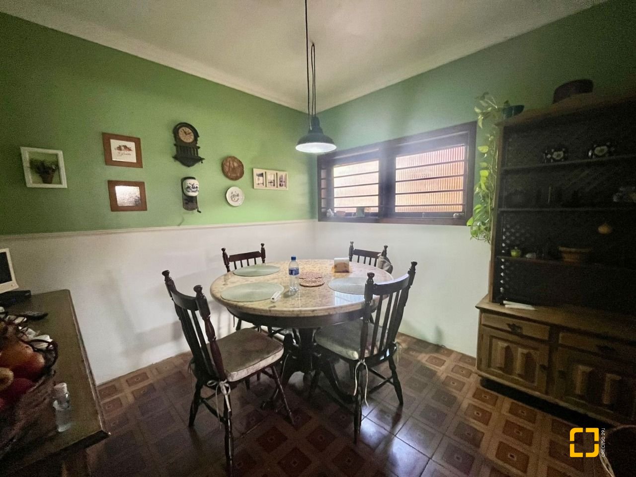 Casa com 392m², 4 quartos (sendo 1 suíte), 4 garagens, no bairro Lagoa da Conceição em Florianópolis