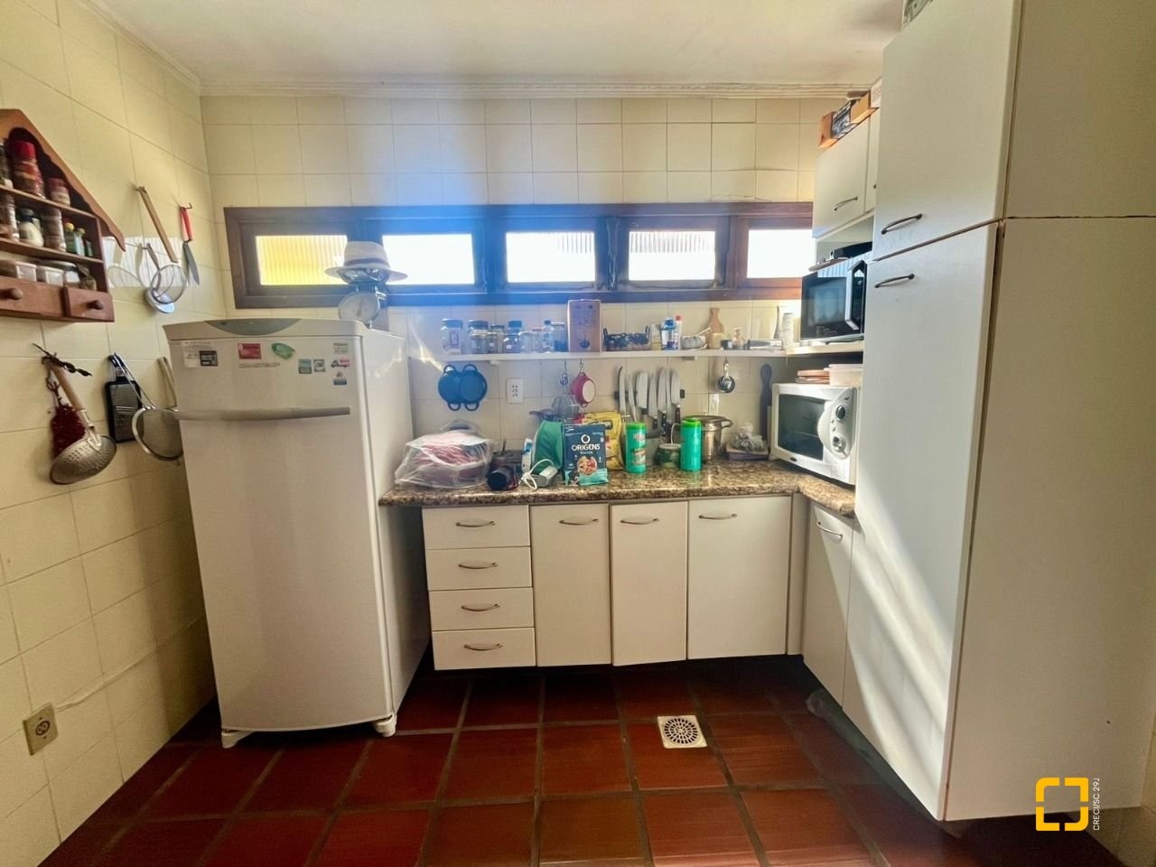 Casa com 392m², 4 quartos (sendo 1 suíte), 4 garagens, no bairro Lagoa da Conceição em Florianópolis