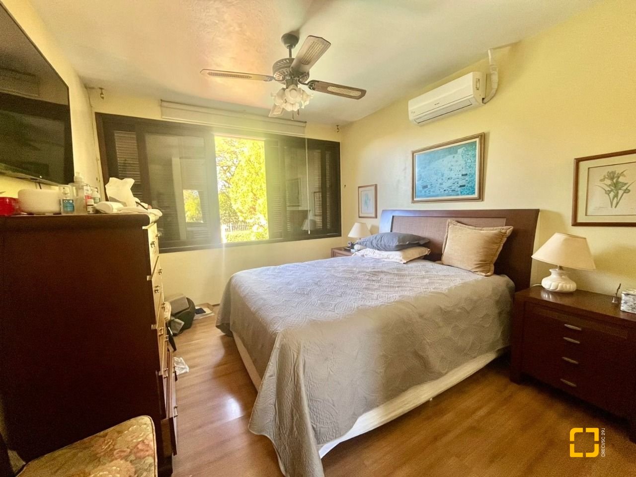 Casa com 392m², 4 quartos (sendo 1 suíte), 4 garagens, no bairro Lagoa da Conceição em Florianópolis