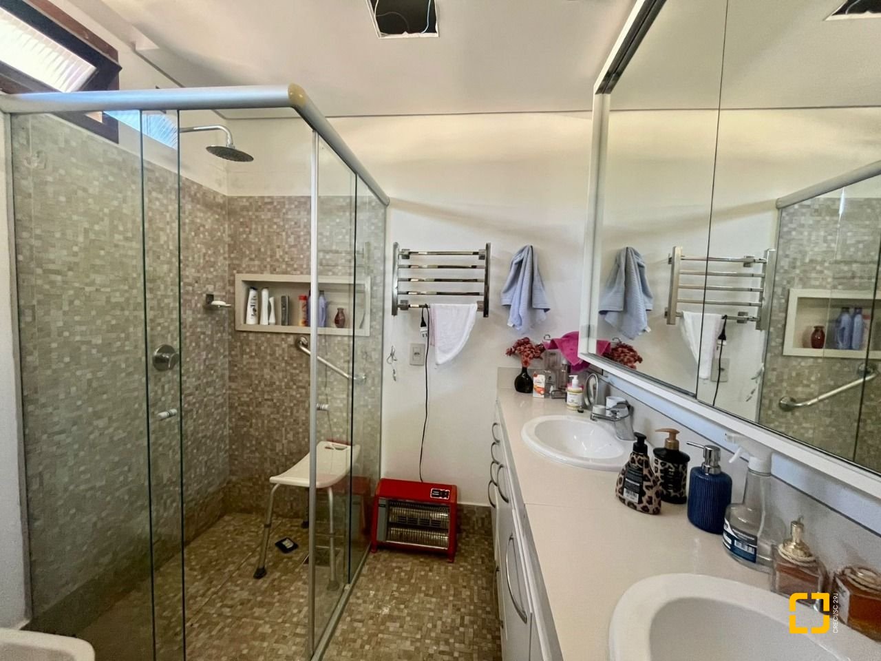 Casa com 392m², 4 quartos (sendo 1 suíte), 4 garagens, no bairro Lagoa da Conceição em Florianópolis