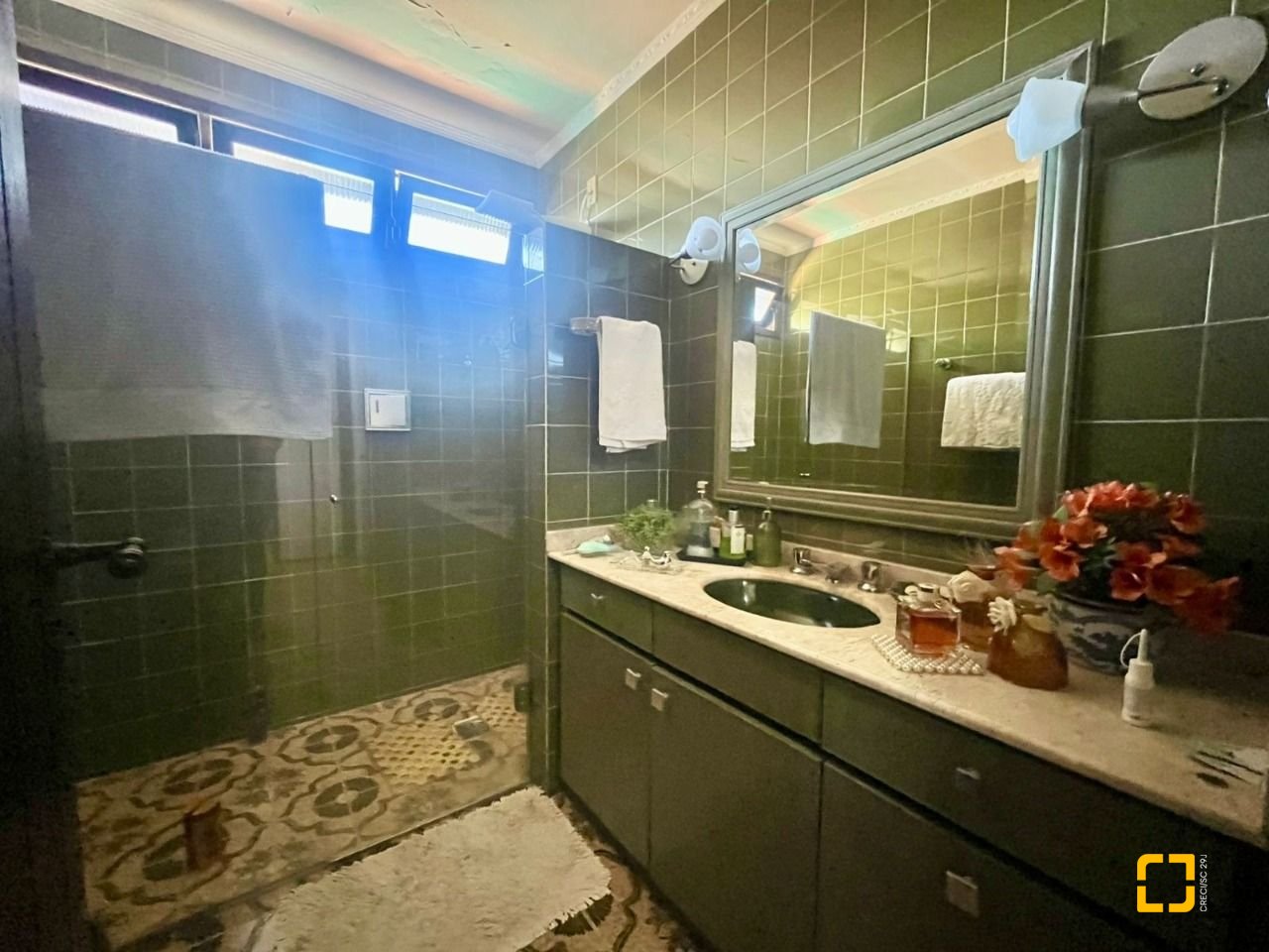 Casa com 392m², 4 quartos (sendo 1 suíte), 4 garagens, no bairro Lagoa da Conceição em Florianópolis