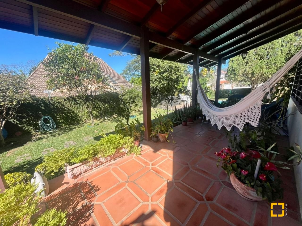 Casa com 392m², 4 quartos (sendo 1 suíte), 4 garagens, no bairro Lagoa da Conceição em Florianópolis