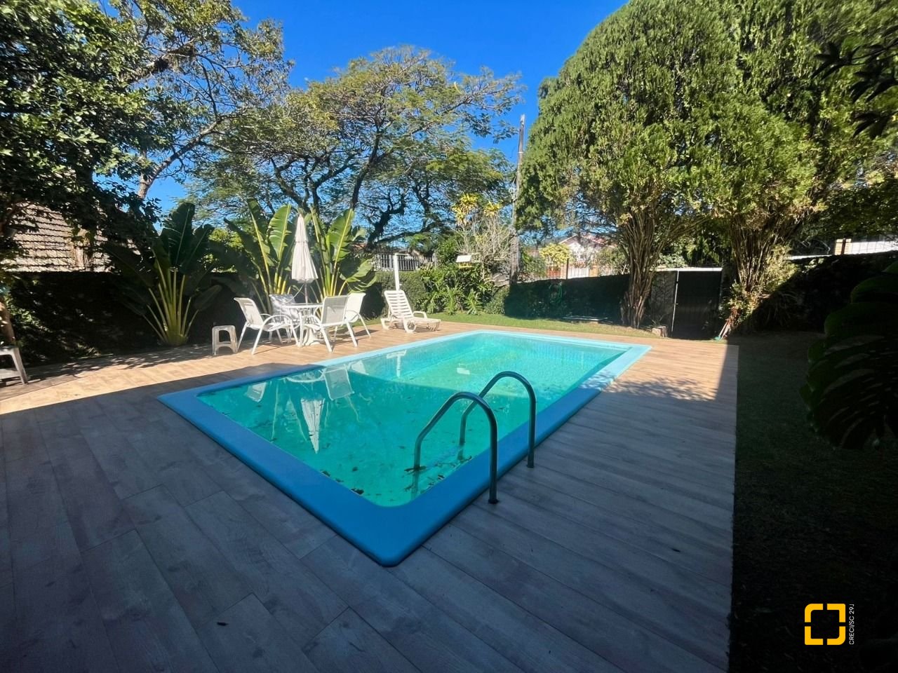 Casa com 392m², 4 quartos (sendo 1 suíte), 4 garagens, no bairro Lagoa da Conceição em Florianópolis