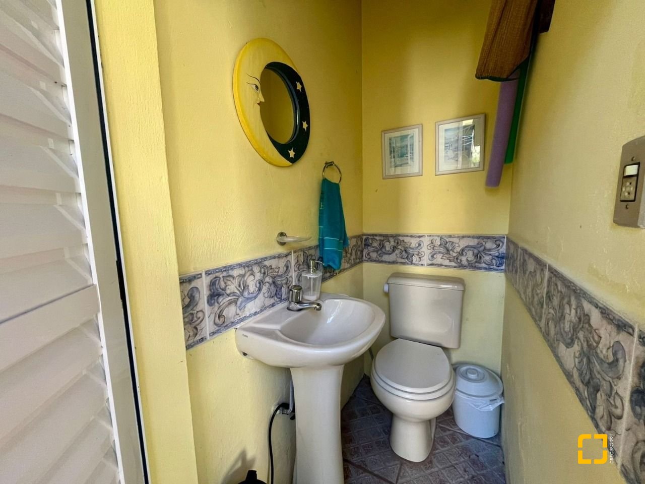 Casa com 392m², 4 quartos (sendo 1 suíte), 4 garagens, no bairro Lagoa da Conceição em Florianópolis